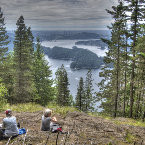 Distanced hike on Diez Vistas